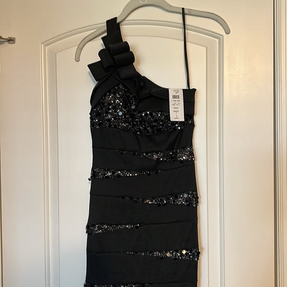Cache Vintage Elegant Black One-Shoulder Dress NWT - Picture 2 of 3